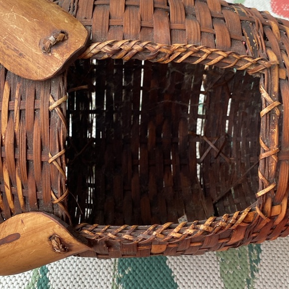 Vintage Mid 20th Century Hand Woven Wicker and Bamboo Large Pig Basket - Picture 11 of 13
